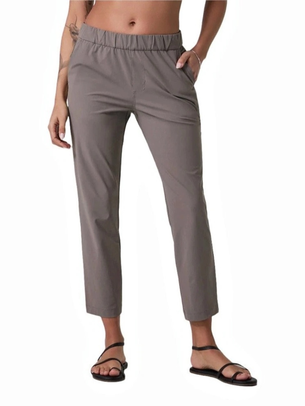 Vuori Miles Ankle Pant Cropped Pants in Smokey Taupe (Size M)